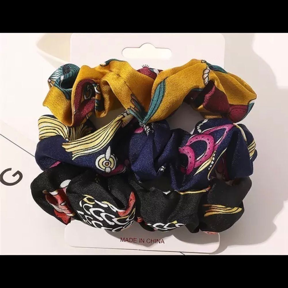Set/3 SCRUNCHIES - Picture 4 of 5